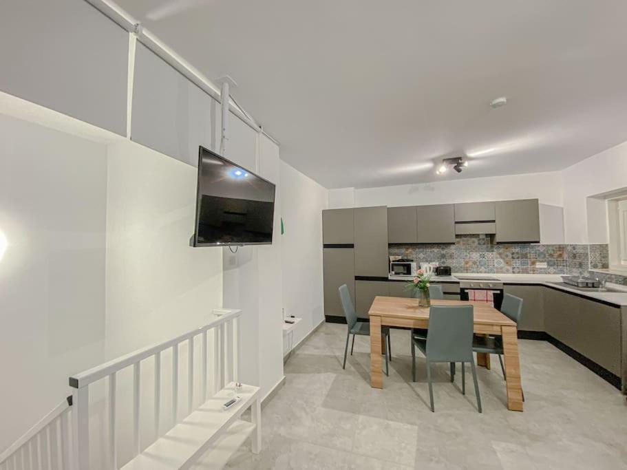 Designer Duplex Penthouse In Floriana Apartment Luaran gambar